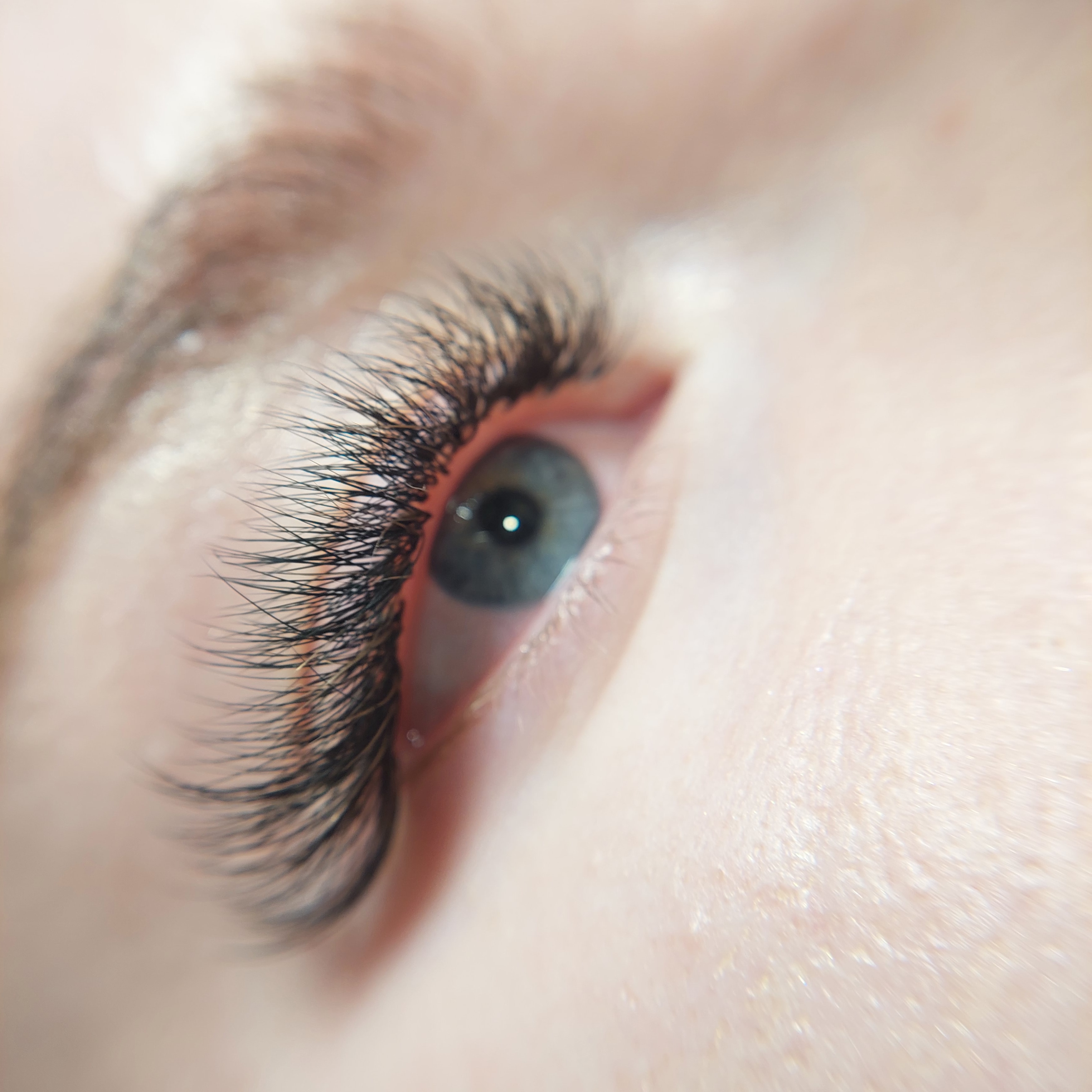 Skropstas un uzacis, Madona