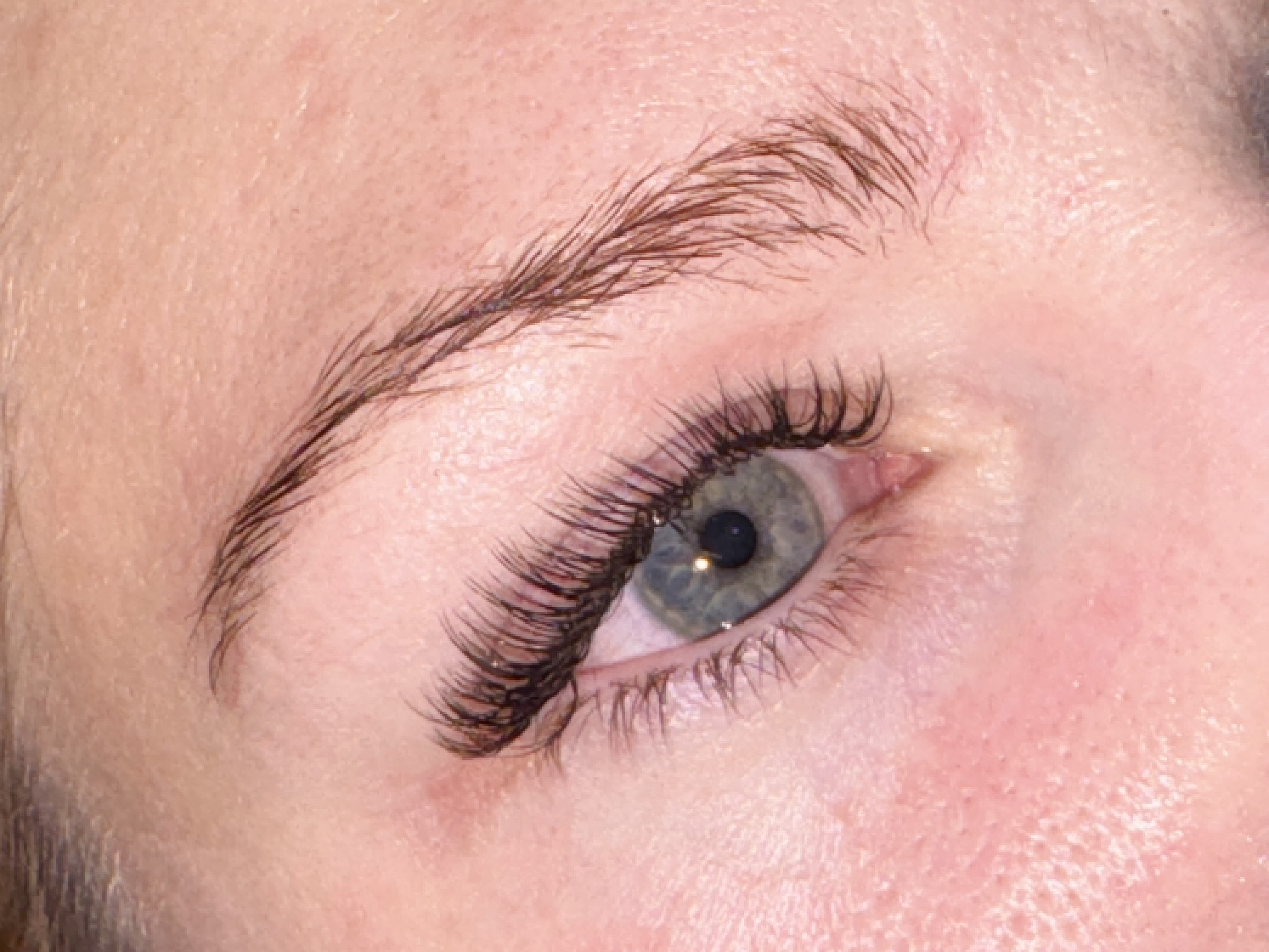 Skropstas un uzacis, Rīga