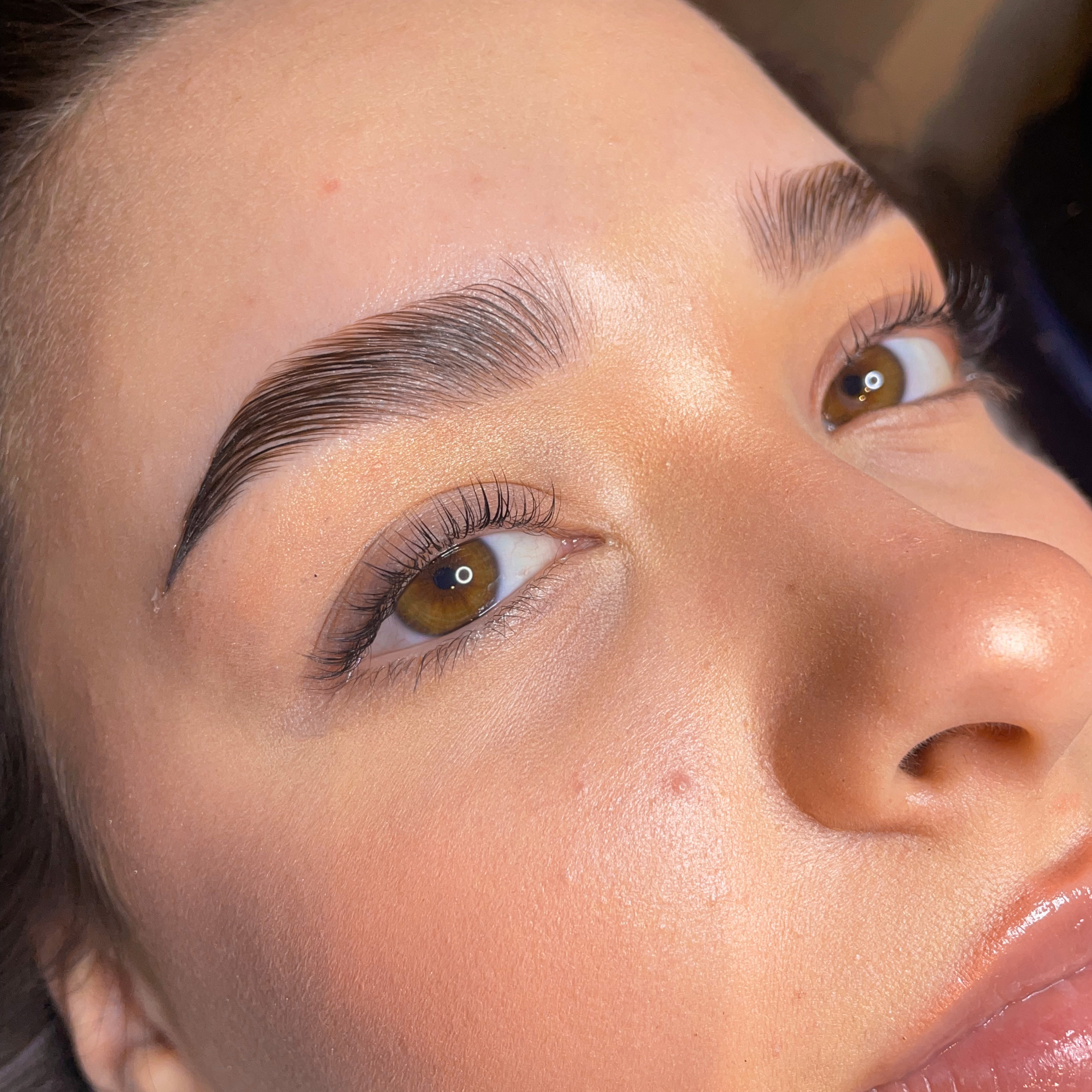 Skropstas un uzacis, Rīga