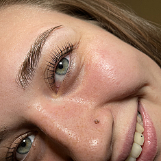 Skropstas un uzacis, Rīga