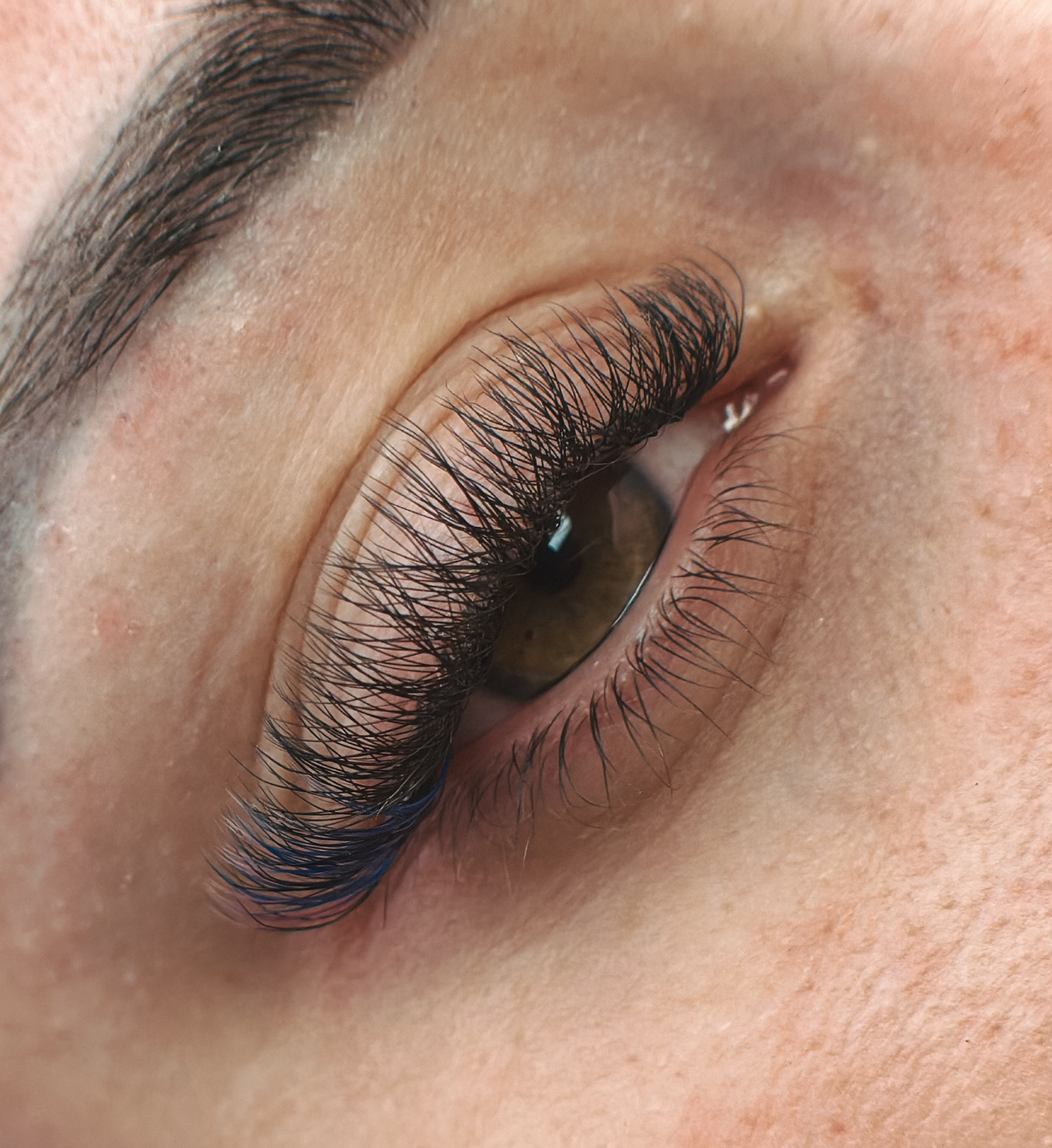 Skropstas un uzacis, Rīga