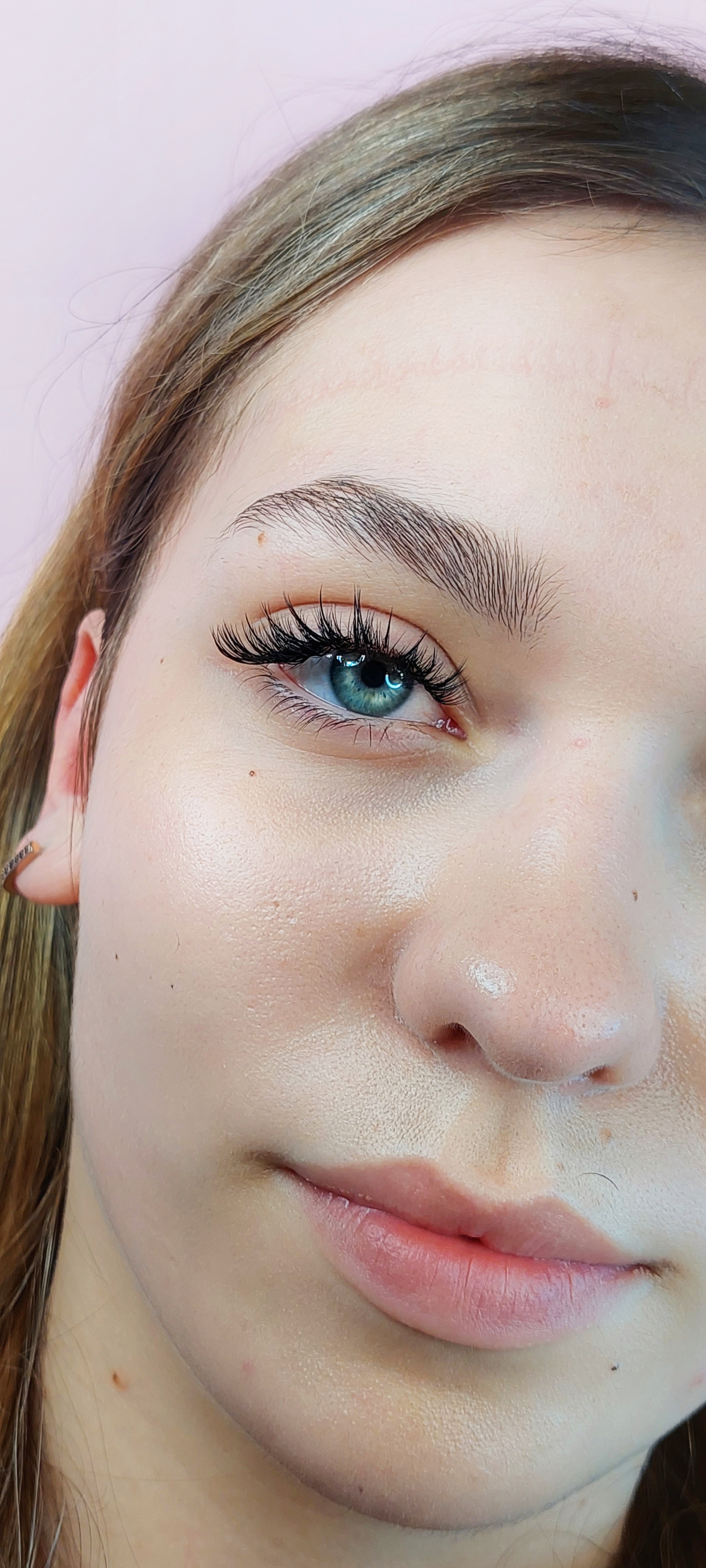 Skropstas un uzacis, Rīga