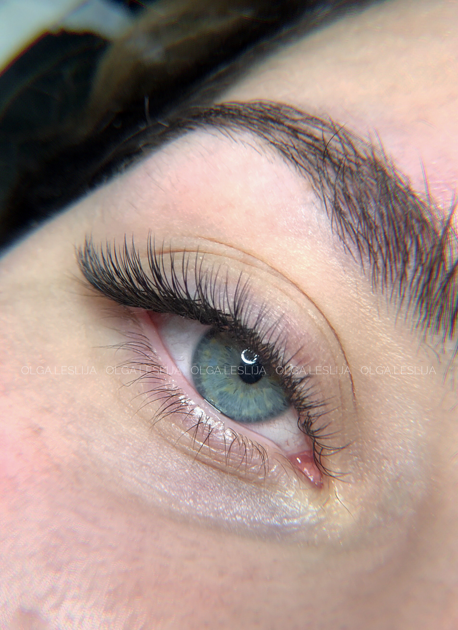 Skropstas un uzacis, Rīga