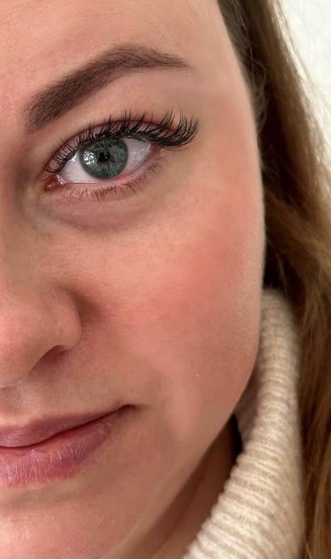 Skropstas un uzacis, Rīga