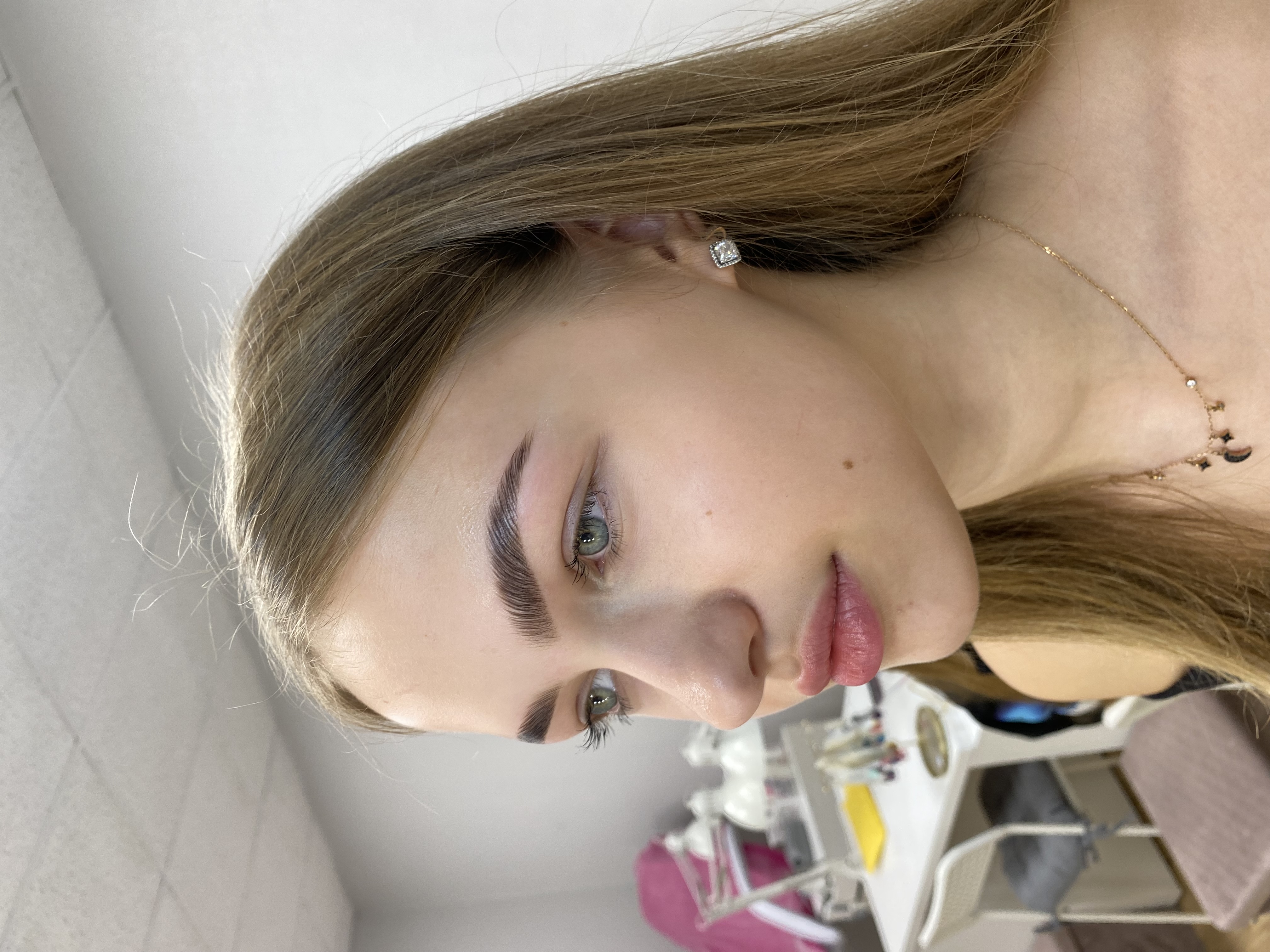 Skropstas un uzacis, Rīga