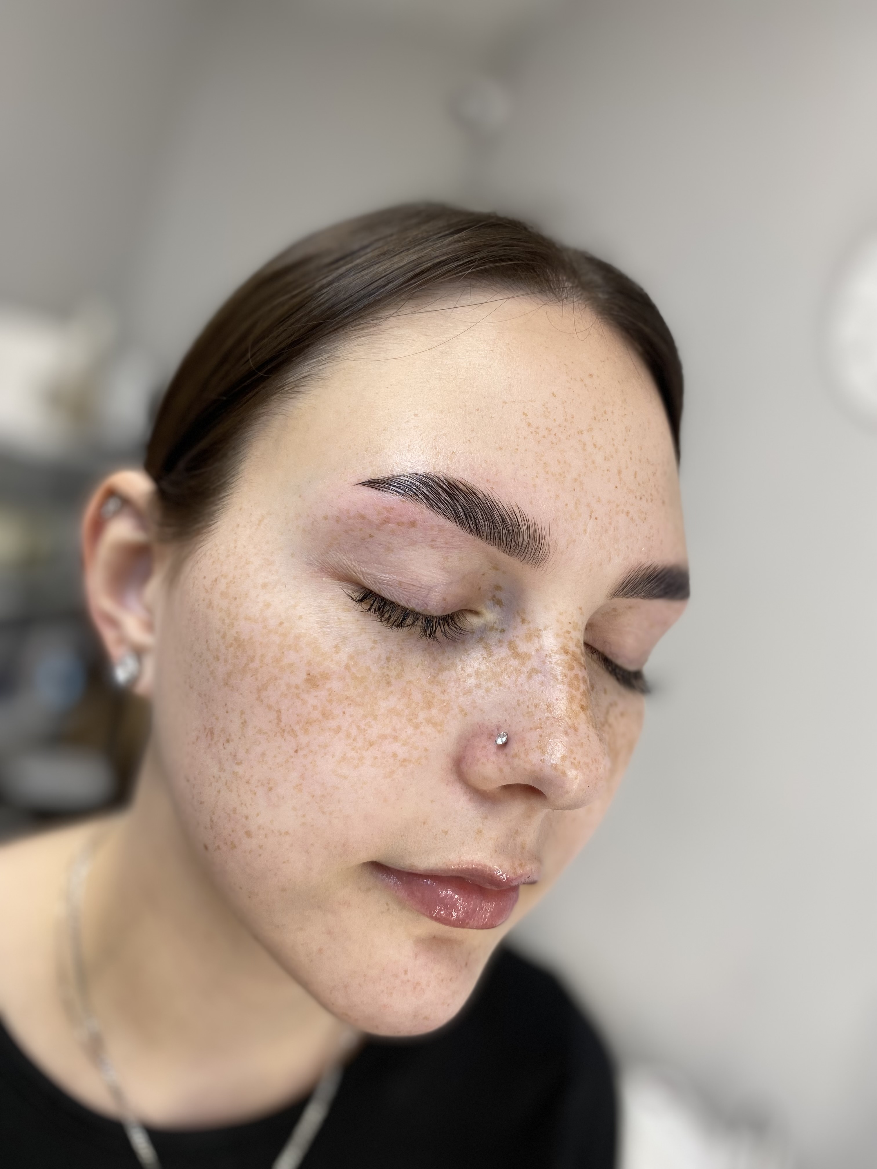 Skropstas un uzacis, Rīga