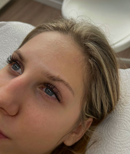 Skropstas un uzacis, 