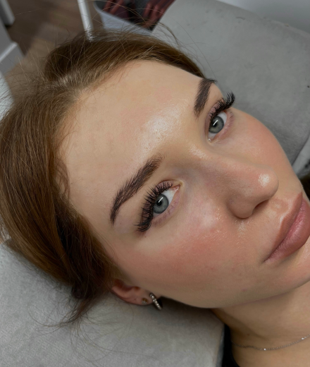 Skropstas un uzacis, 