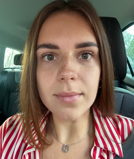 Skropstas un uzacis, Rīga