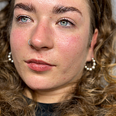 Skropstas un uzacis, Rīga