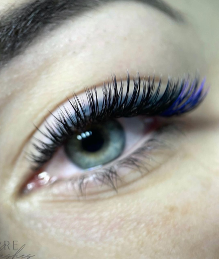 Skropstas un uzacis, Rīga