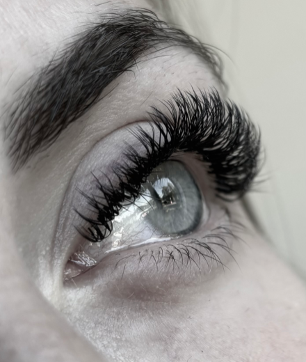 Skropstas un uzacis, Valmiera