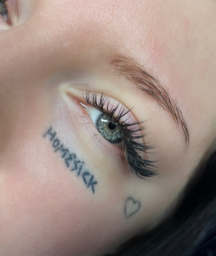 Skropstas un uzacis, Rīga