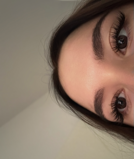 Skropstas un uzacis, Rīga