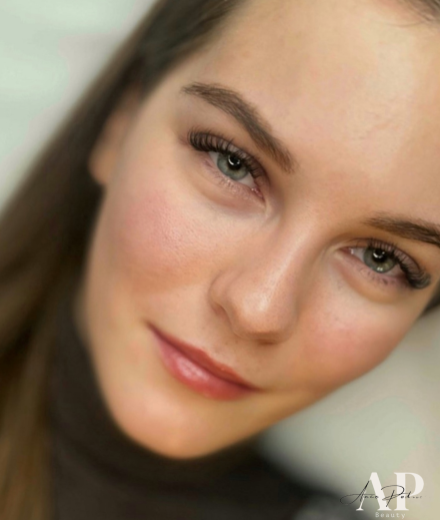 Skropstas un uzacis, Rīga