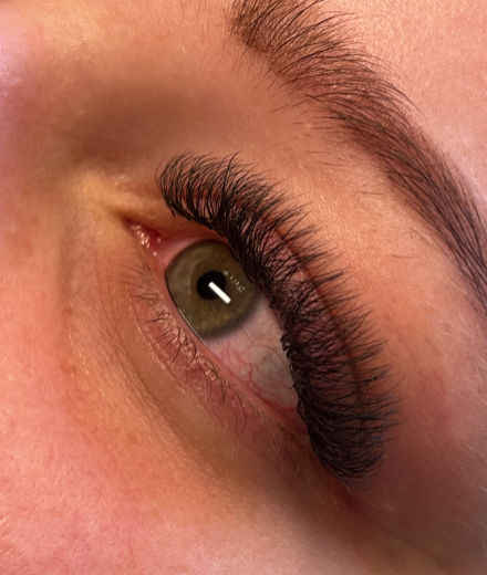 Skropstas un uzacis, Rīga