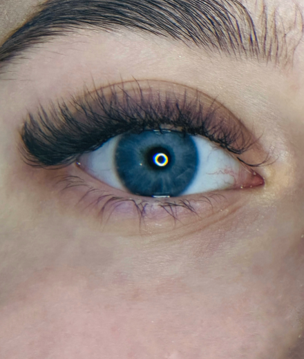 Skropstas un uzacis, Rīga