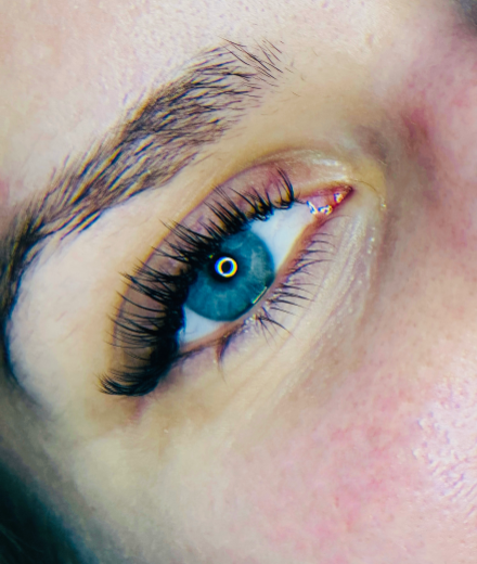 Skropstas un uzacis, Rīga