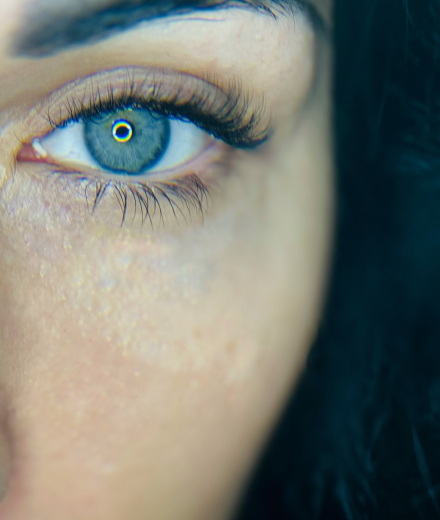 Skropstas un uzacis, Rīga