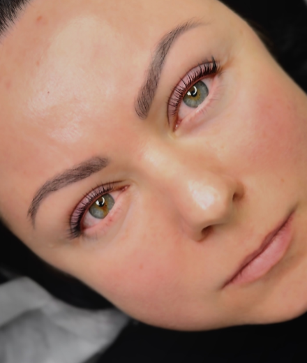 Skropstas un uzacis, Rīga