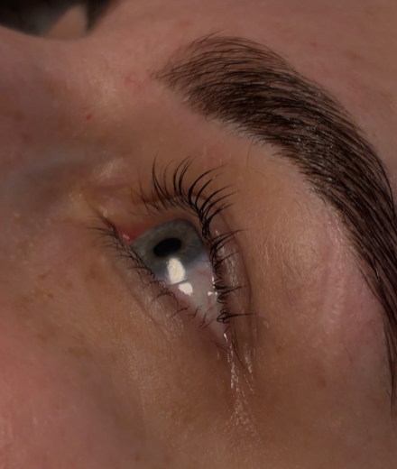 Skropstas un uzacis, 