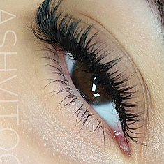 Skropstas un uzacis, Rīga