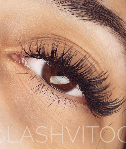 Skropstas un uzacis, Rīga