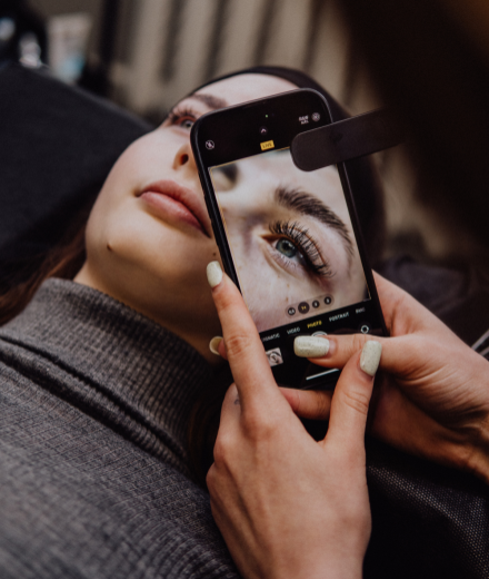 Skropstas un uzacis, Rīga