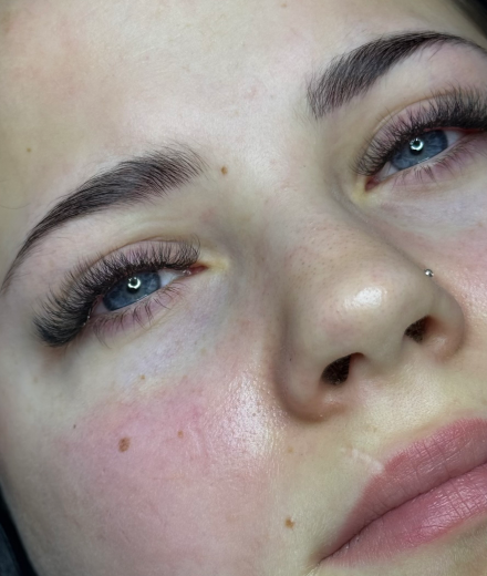 Skropstas un uzacis, Rīga