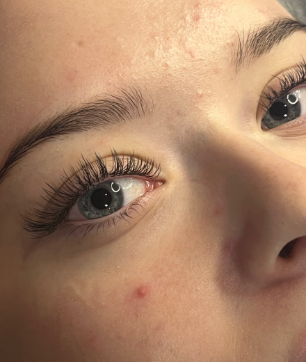 Skropstas un uzacis, Rīga