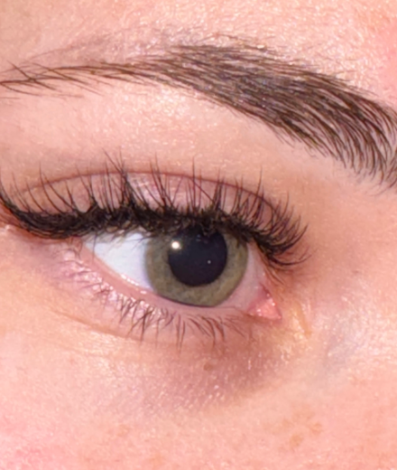 Skropstas un uzacis, Rīga