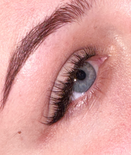 Skropstas un uzacis, Rīga