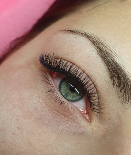 Skropstas un uzacis, Rīga