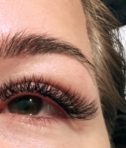 Skropstas un uzacis, Rīga