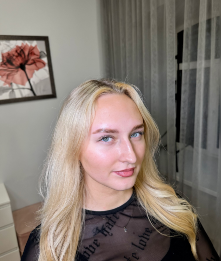 Skropstas un uzacis, Rīga