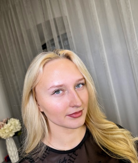 Skropstas un uzacis, Rīga