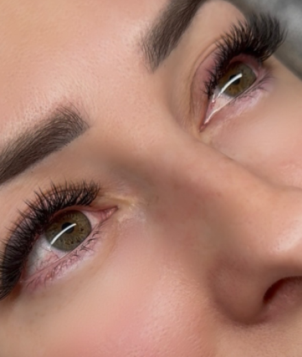 Lashes & brows, Piņķi