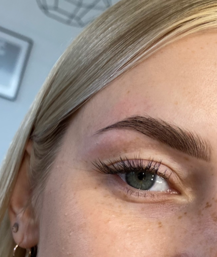 Skropstas un uzacis, Rīga