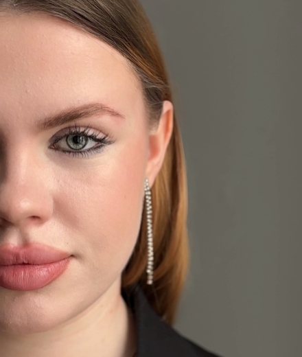 Skropstas un uzacis, Rīga