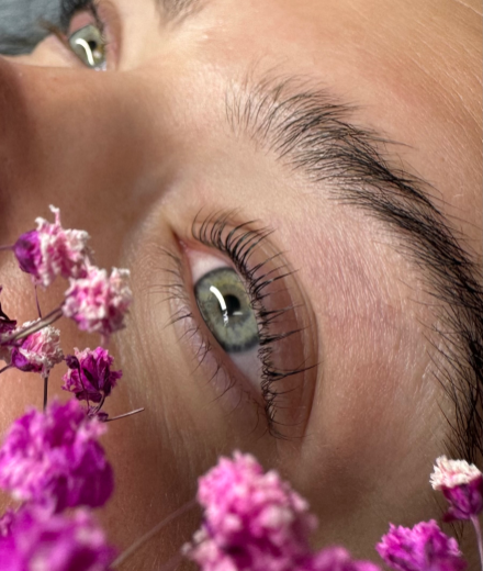 Skropstas un uzacis, Rīga Torņakalns