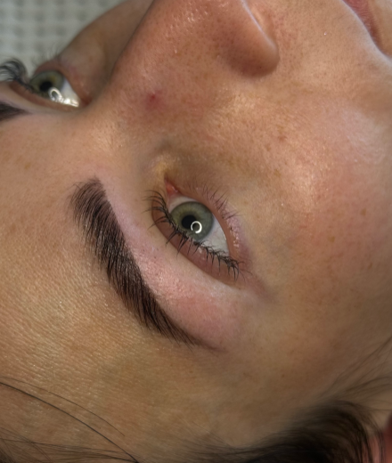 Skropstas un uzacis, 