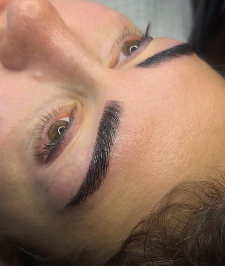 Skropstas un uzacis, 