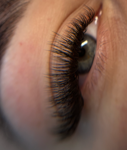 Skropstas un uzacis, Liepāja