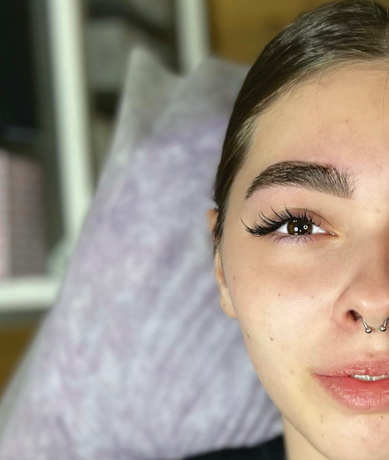 Skropstas un uzacis, Rīga