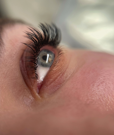 Skropstas un uzacis, Jelgava