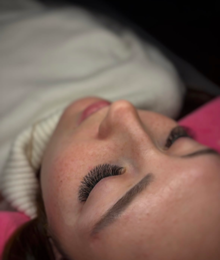 Skropstas un uzacis, Rīga