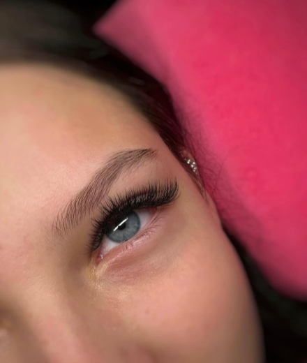 Skropstas un uzacis, Rīga