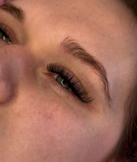 Skropstas un uzacis, Kuldīga